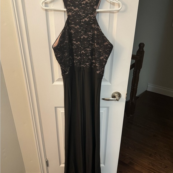 Floor length dress worn once for a graduation gala - Picture 2 of 2